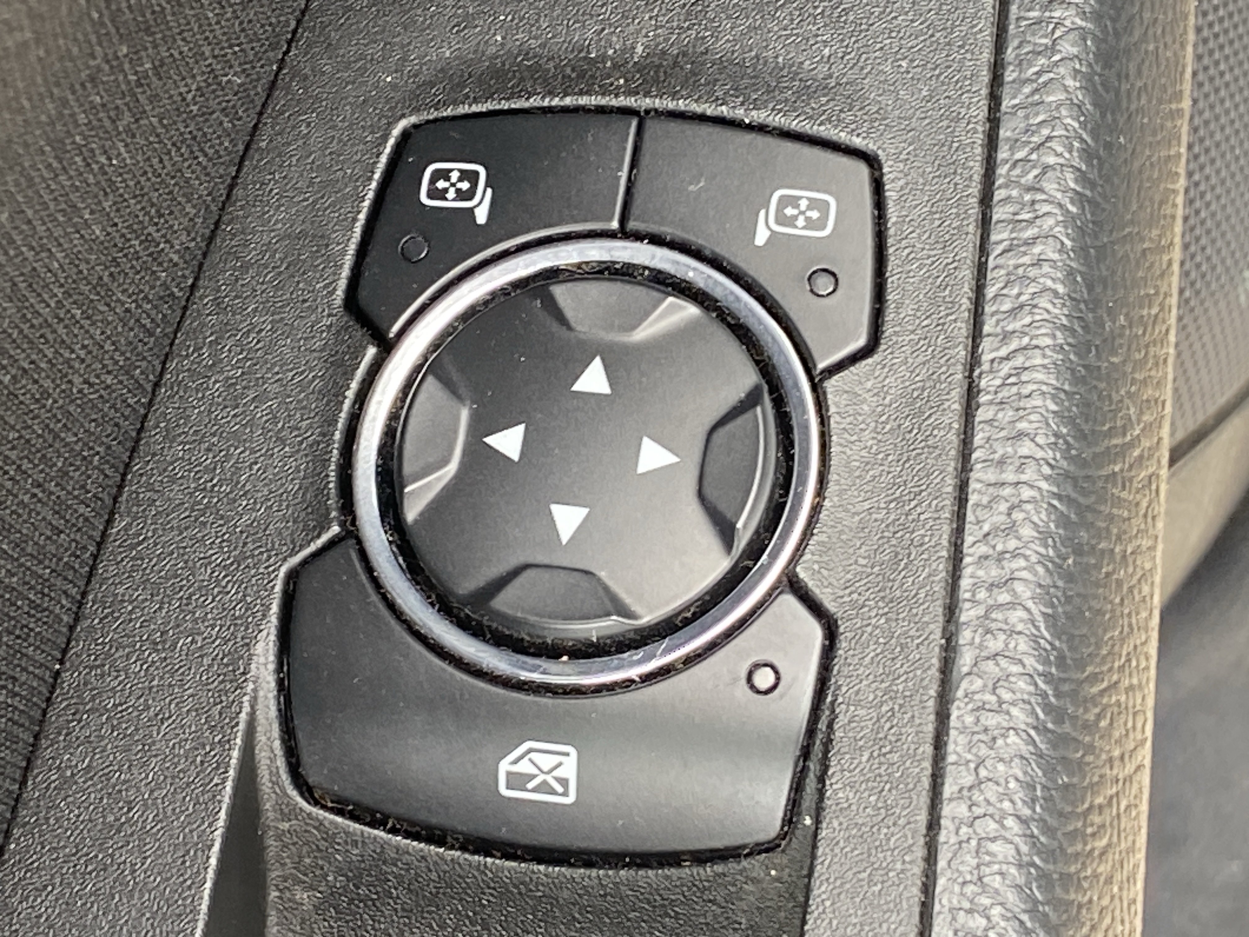 Used 2020  Ford SE image 13