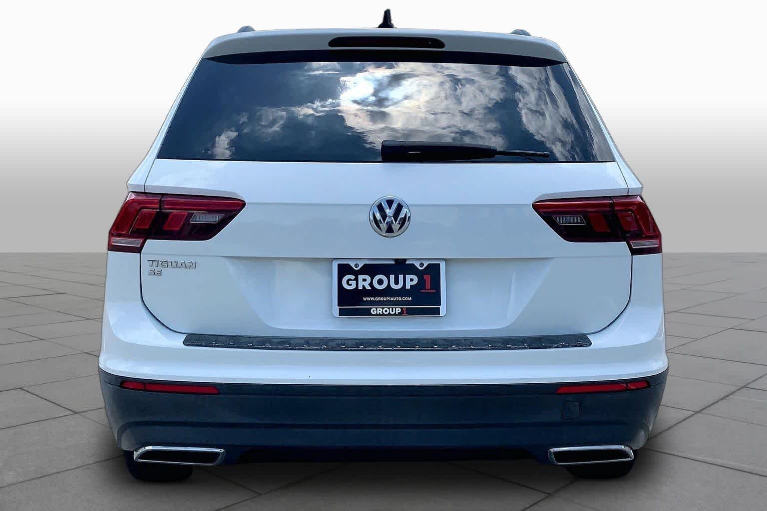 Used 2019 Pure White Volkswagen SE image 5