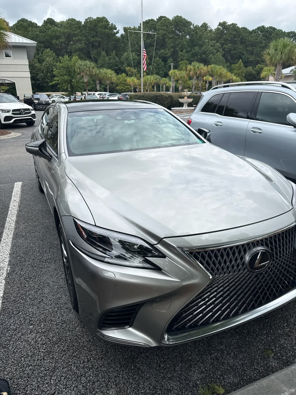 Used 2018 Atomic Silver Lexus  image 2