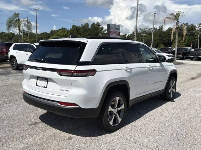 New 2026 Bright White Clear-Coat Exterior Paint Jeep Limited image 4