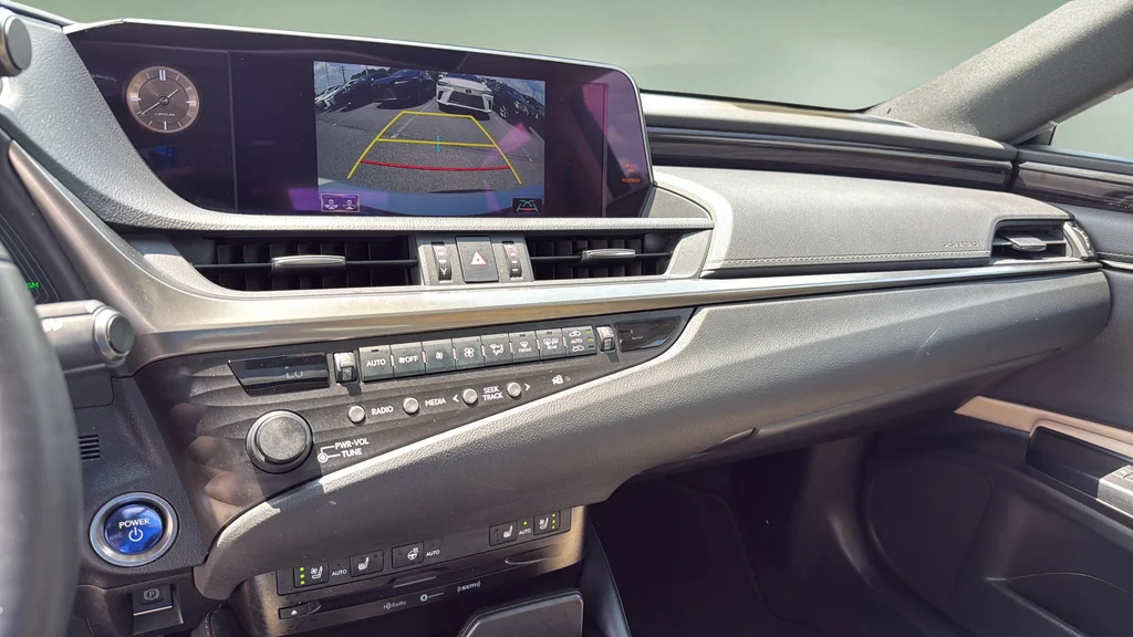 Certified Used 2020 White Lexus 300h image 30