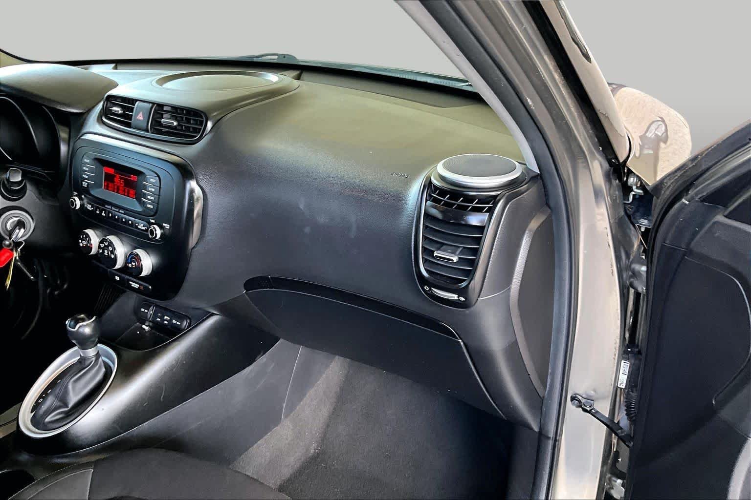 Used 2015 Titanium Gray Kia Base image 17