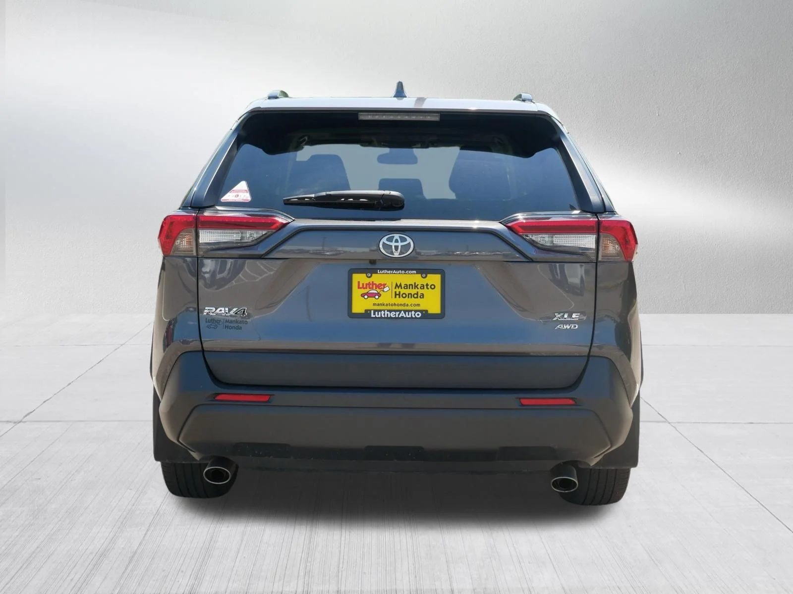 Used 2021 Magnetic Gray Metallic Toyota XLE Premium image 6