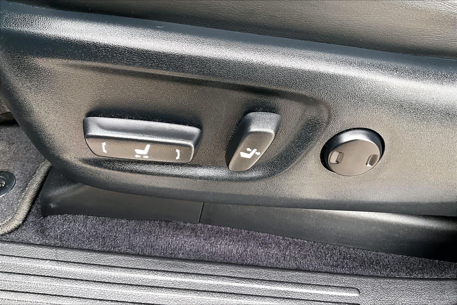 Used 2021 Starfire Pearl Lexus Luxury image 36