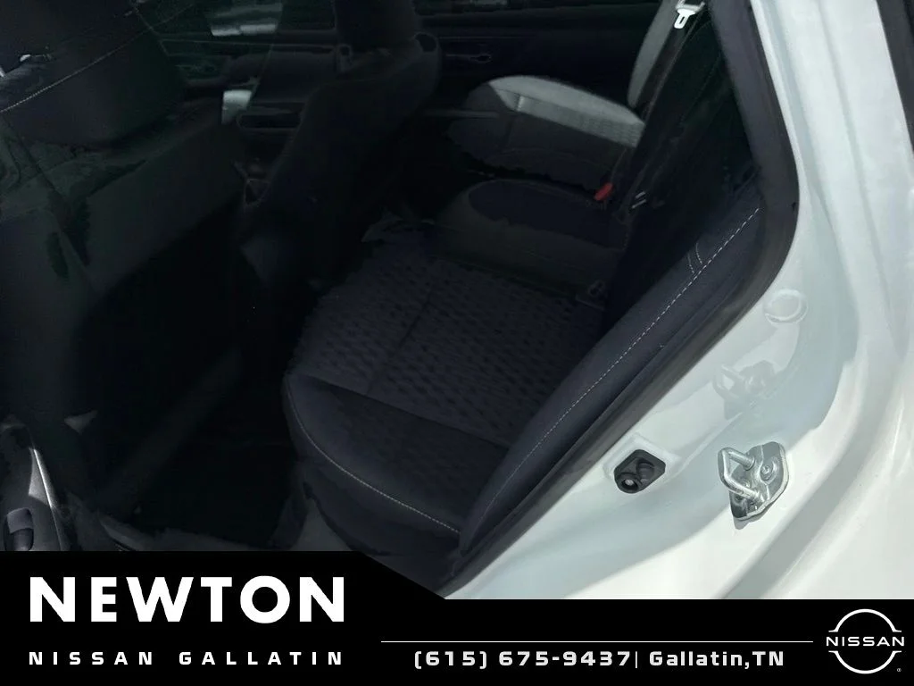 Used 2018 Glacier White Nissan 2.5 S image 4
