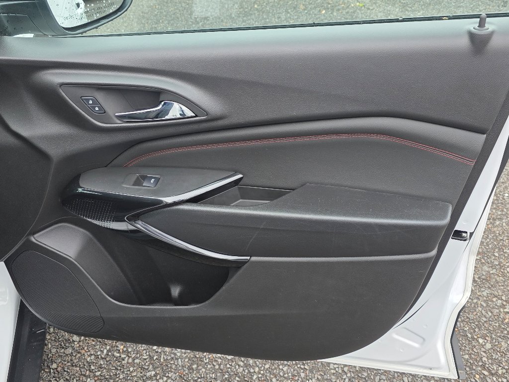Used 2025 Summit White Chevrolet 2RS image 20