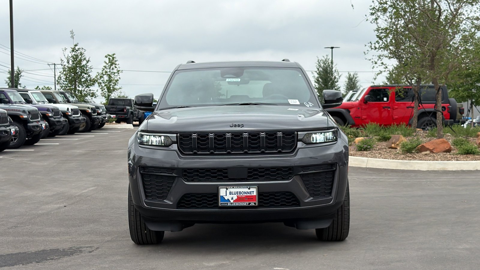 New 2026 Baltic Gray Metallic Clear-Coat Exterior Paint Jeep Laredo Altitude image 2