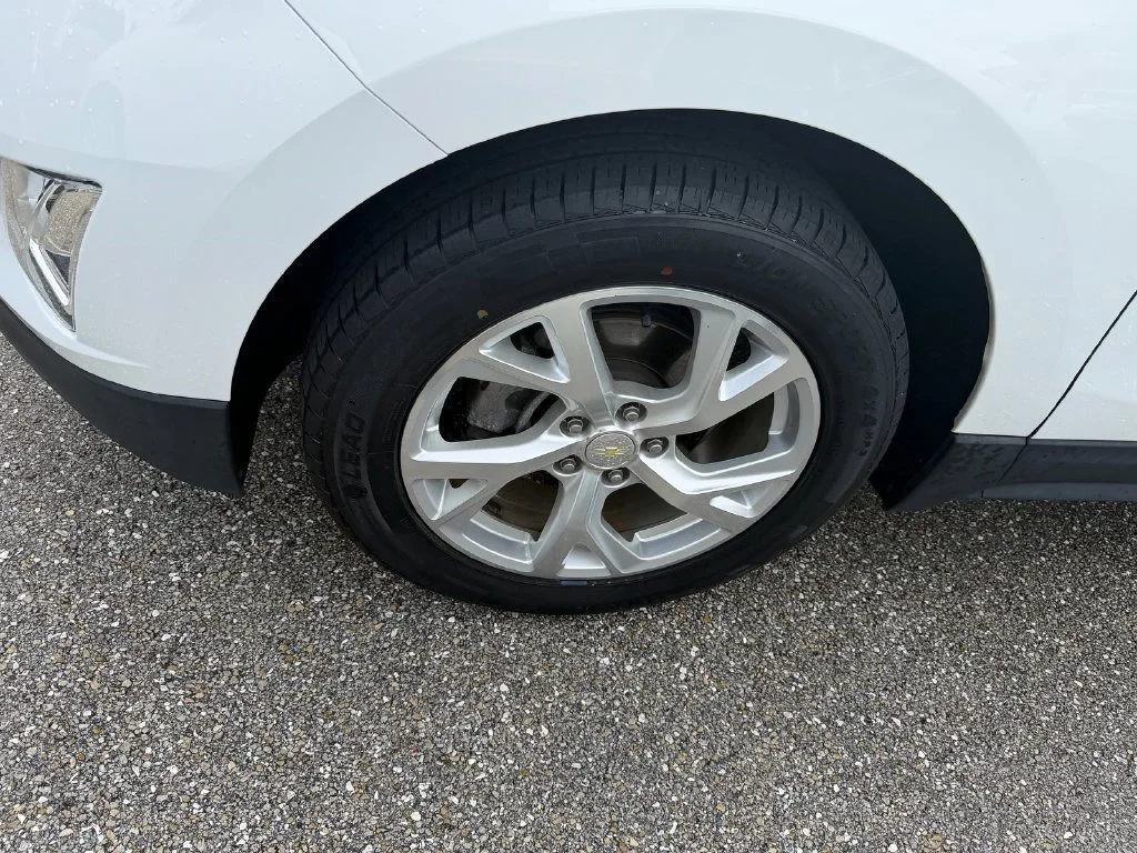 Used 2018 SUMMIT WHITE Chevrolet Premier image 4