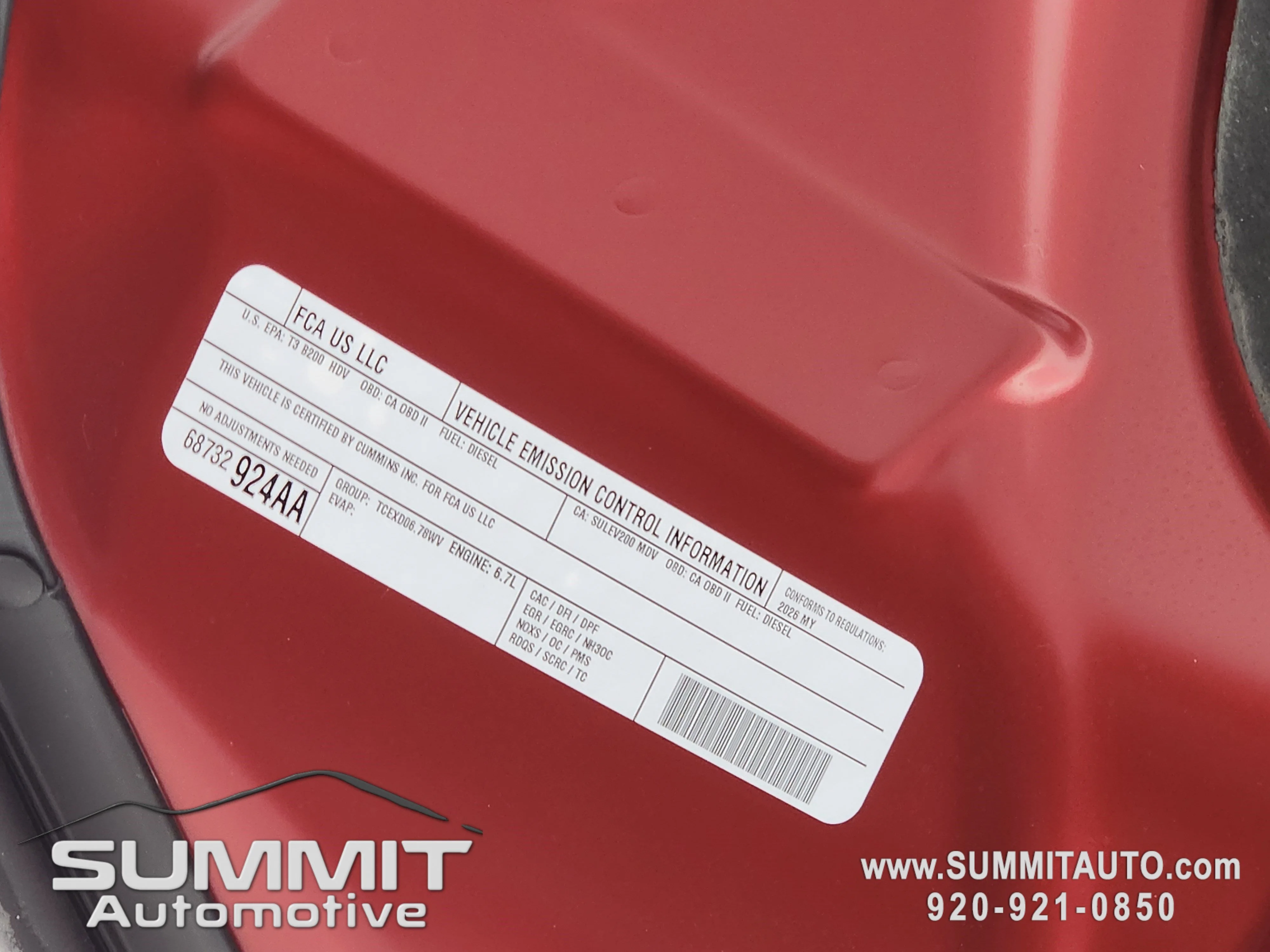 New 2026 Molten Red Pearl-Coat Exterior Paint RAM Tradesman image 24