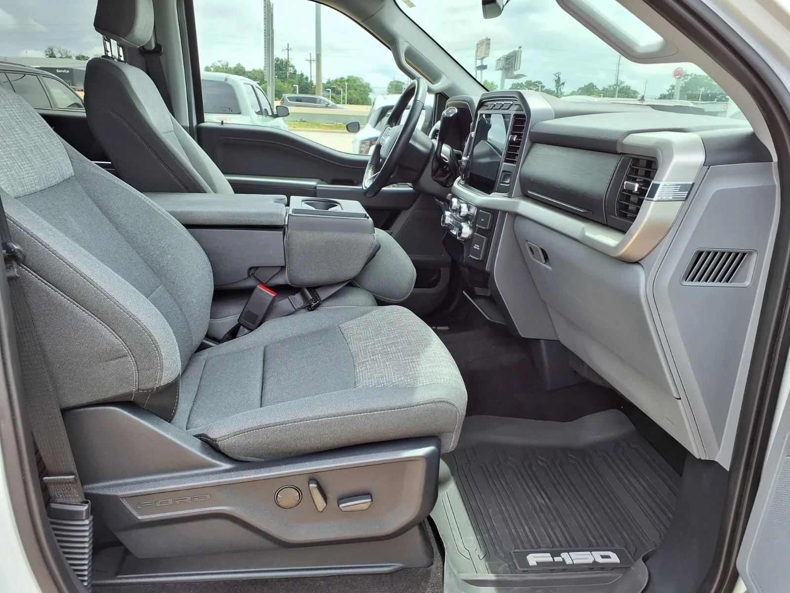 Used 2022 White Ford XLT image 19