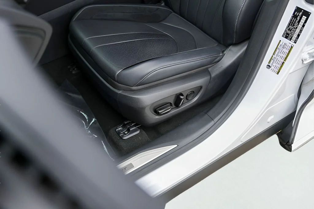Used 2024 White Lexus 500h F SPORT Performance image 11