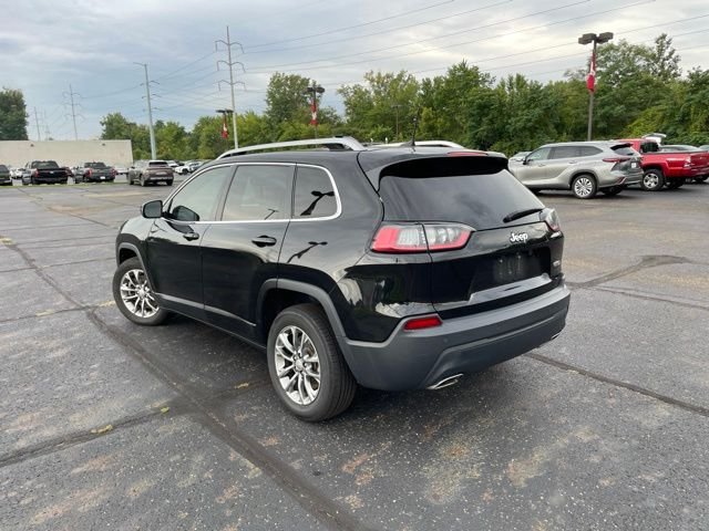 Used 2021 Black Jeep Latitude Lux image 3