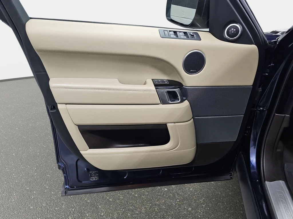 Used 2016 Blue Land Rover HSE Td6 image 29