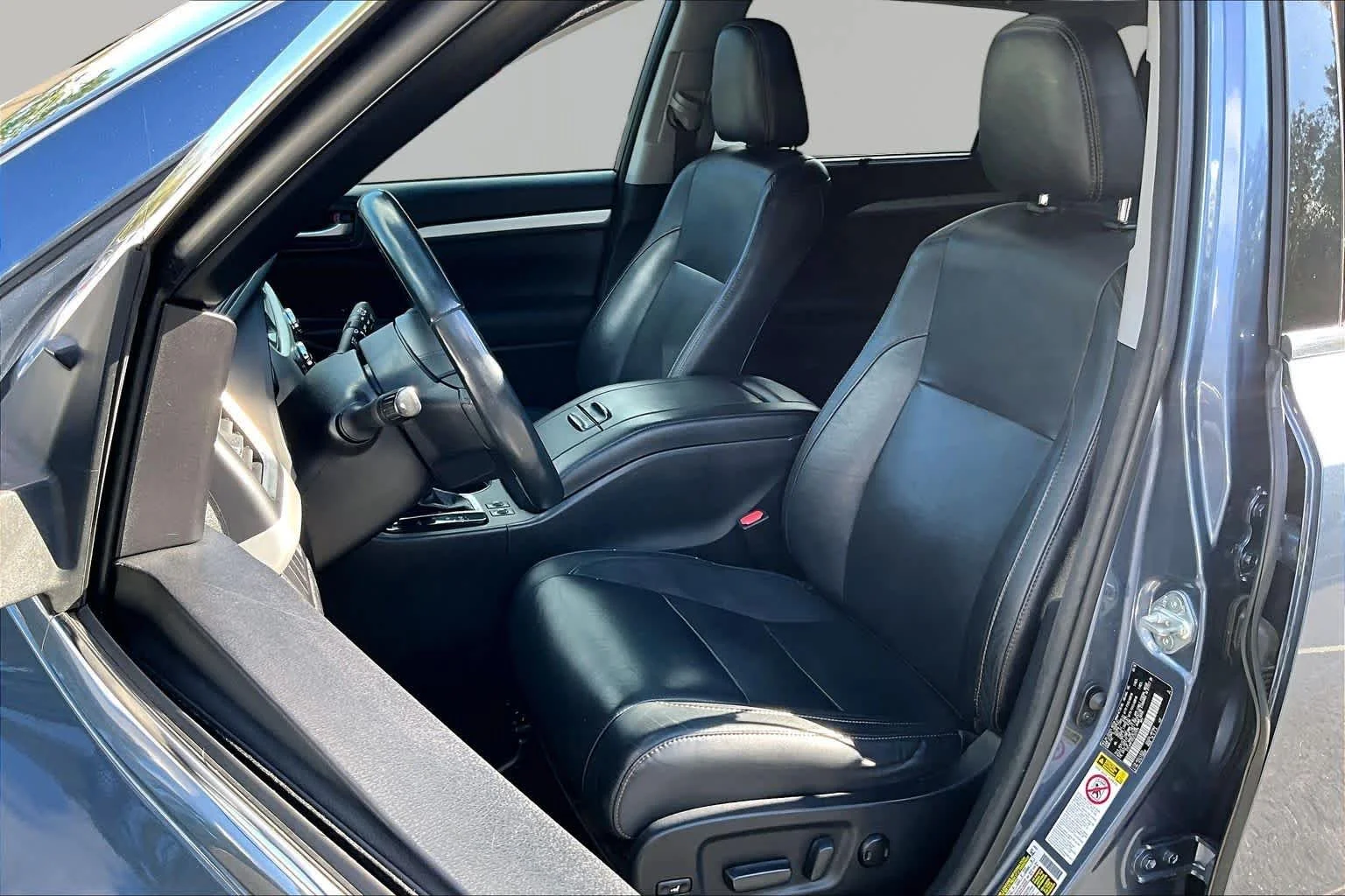 Used 2016 Shoreline Blue Pearl Toyota XLE image 8