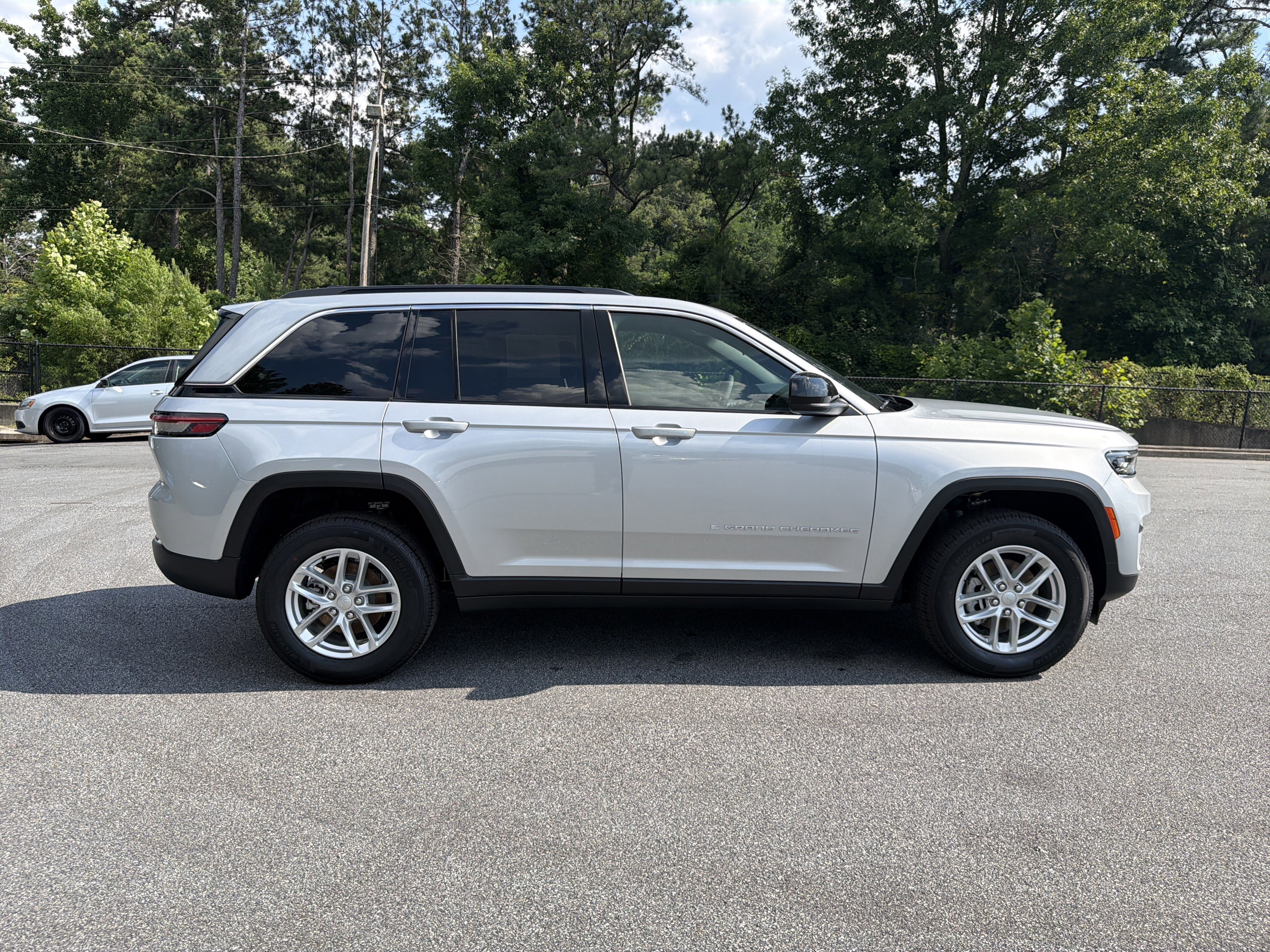 New 2026 Silver Zynith Jeep Laredo image 9