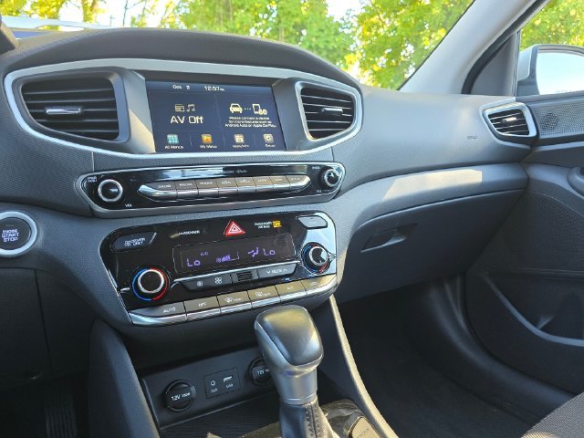 Used 2017 Silver Hyundai SEL image 33