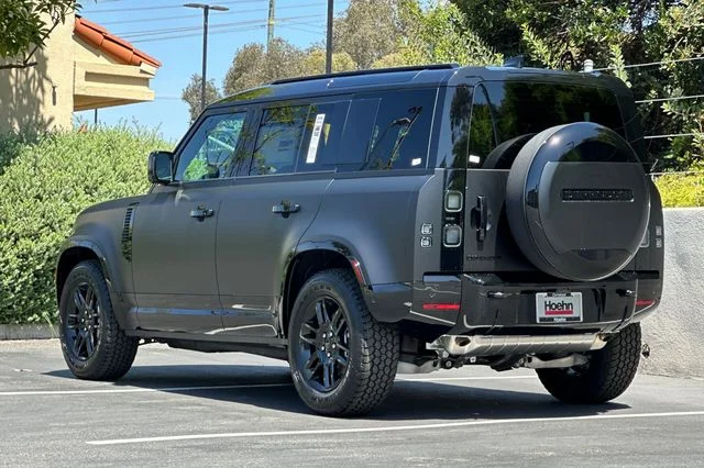 New 2026 Santorini Black Land Rover X-Dynamic SE image 3