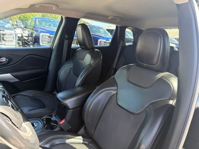 Used 2018 Diamond Black Jeep Latitude Plus image 23