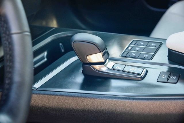 2026 Lexus UX Hybrid 300h Premium - Photo 26