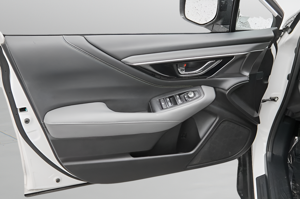 Used 2023 Crystal White Pearl Subaru Onyx Edition image 17