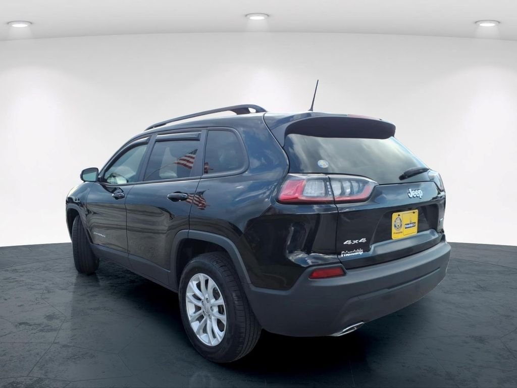 Used 2022 Black Jeep Latitude Lux image 9