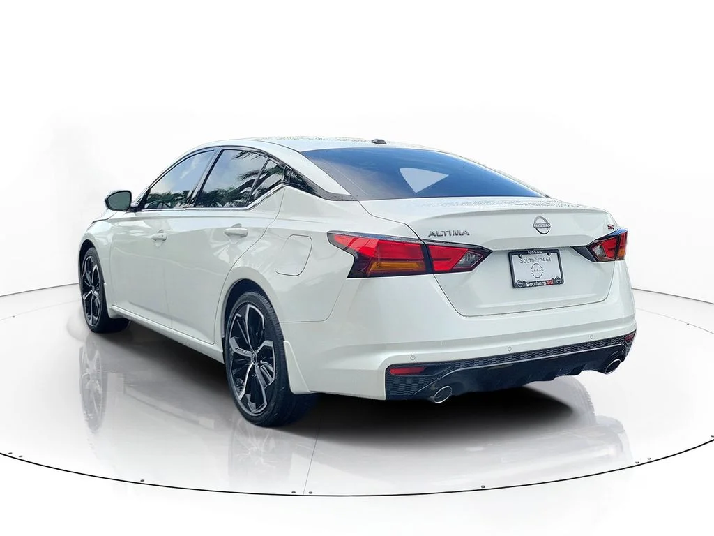 New 2026 White Nissan 2.5 SR image 4