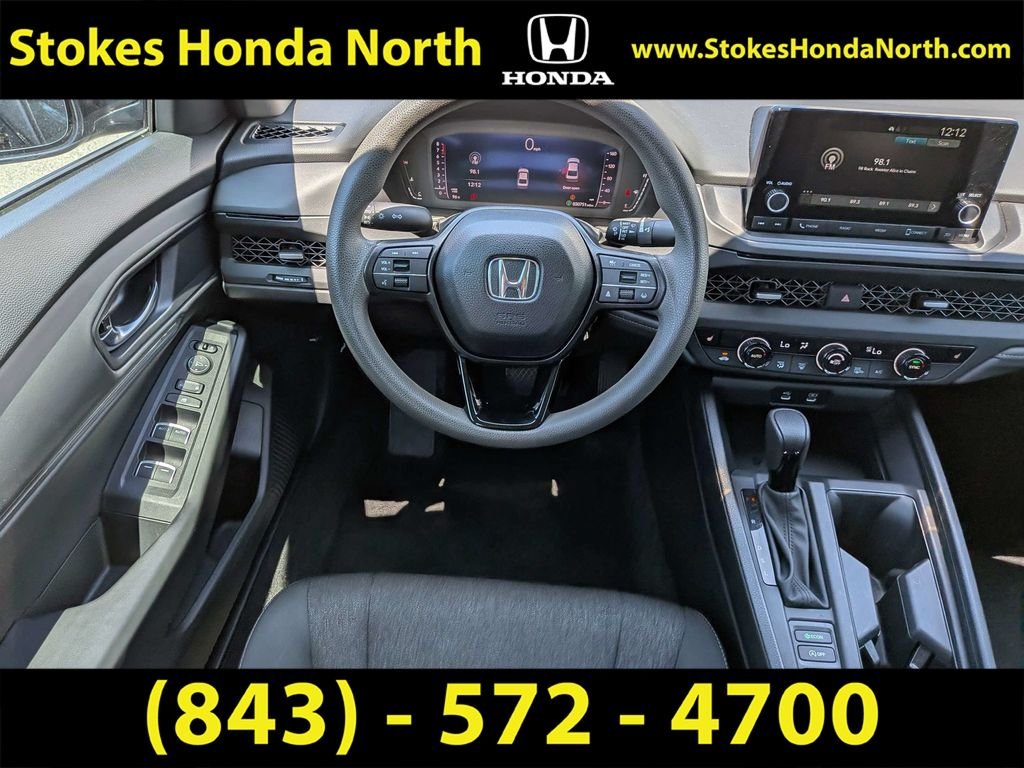 Used 2024  Honda EX image 17