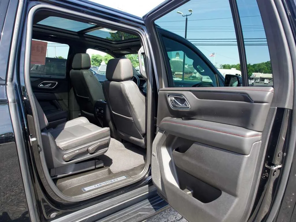 2023 Chevrolet Suburban RST - Photo 32