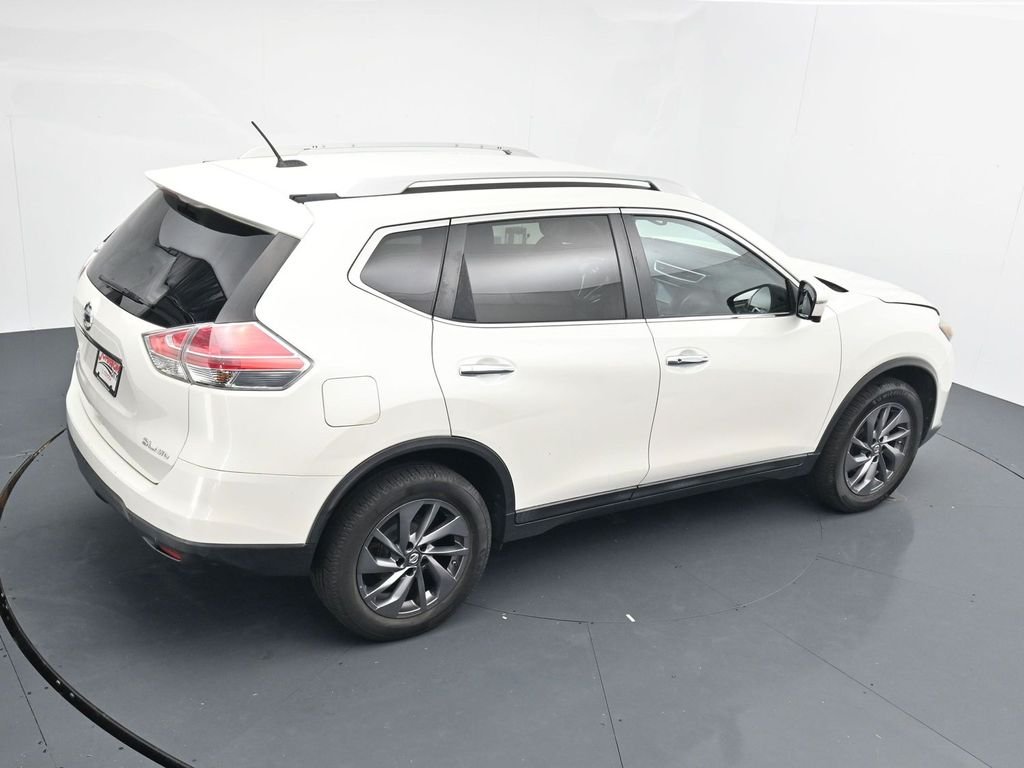 Used 2016 White Nissan SL image 31