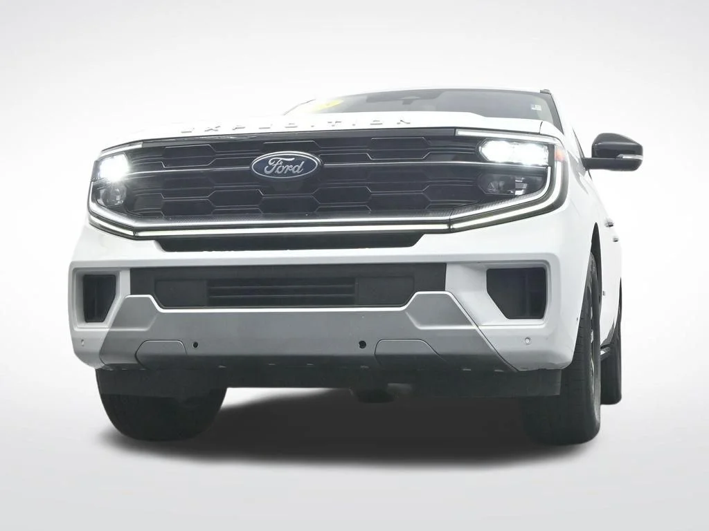 Certified Used 2025 Oxford White Ford Platinum image 34