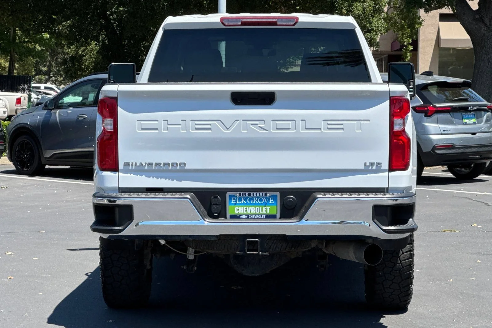 Used 2024 Summit White Chevrolet LTZ image 4