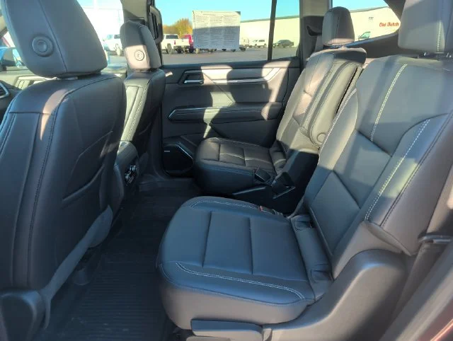 Used 2025 Crystal Metallic GMC Elevation image 30