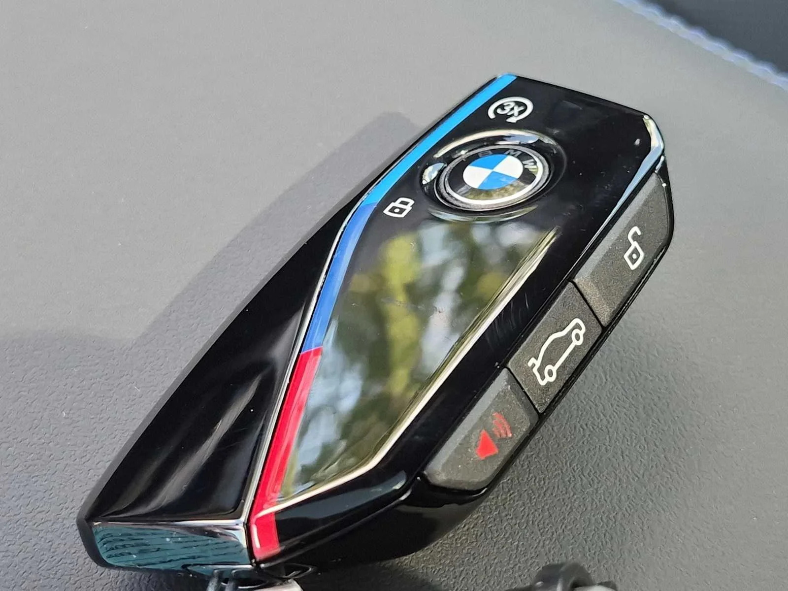 New 2026 Alpine White BMW M50 xDrive image 37