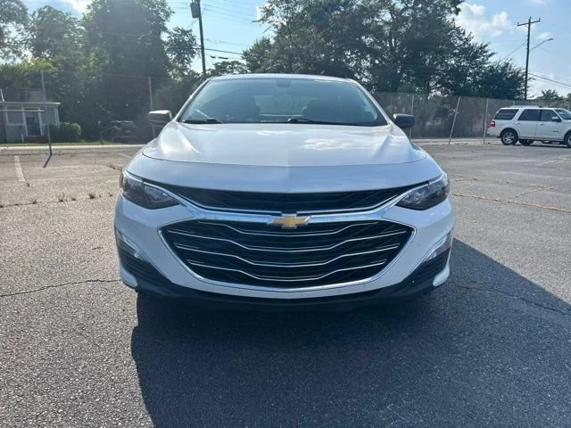 Used 2019 SUMMIT WHITE Chevrolet LS image 7