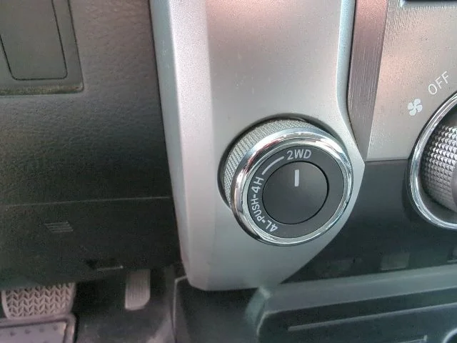 Used 2016 Silver Toyota SR5 image 18
