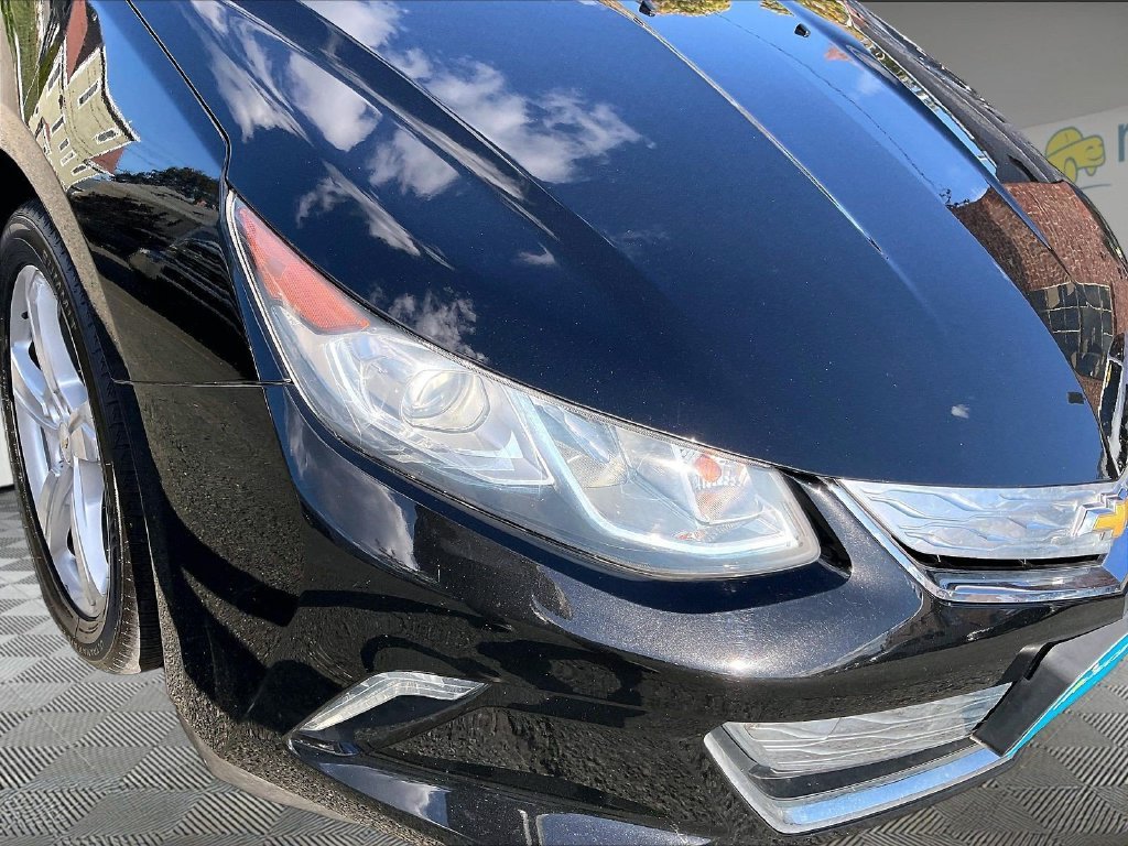 Used 2018 Black Chevrolet LT image 32