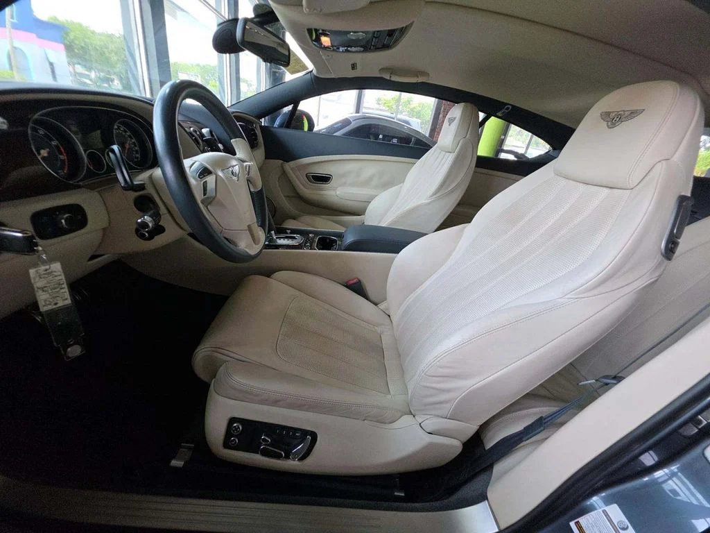 Used 2013 Blue Bentley V8 image 9