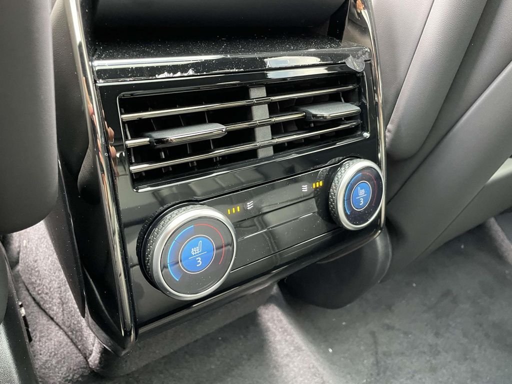 New 2026 Borasco Grey Land Rover SE image 21