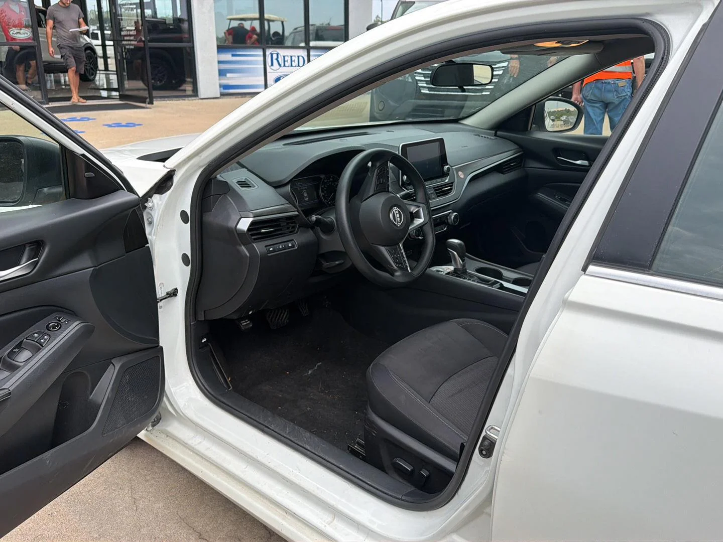 Used 2025 Glacier White Nissan SV image 3