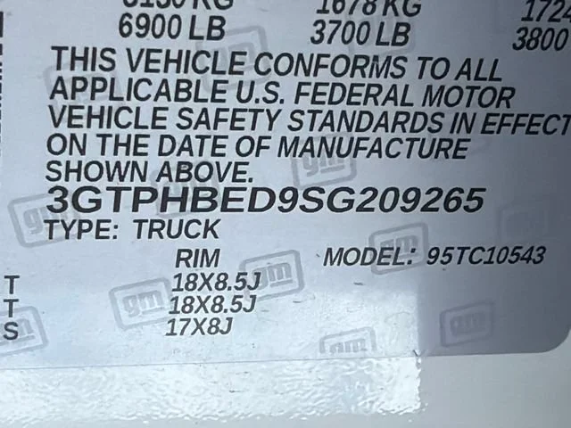 Used 2025 Summit White GMC SLE image 31