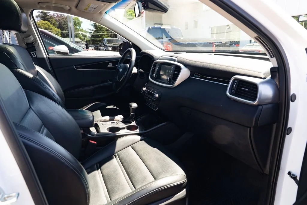 Used 2020 White Kia EX image 25