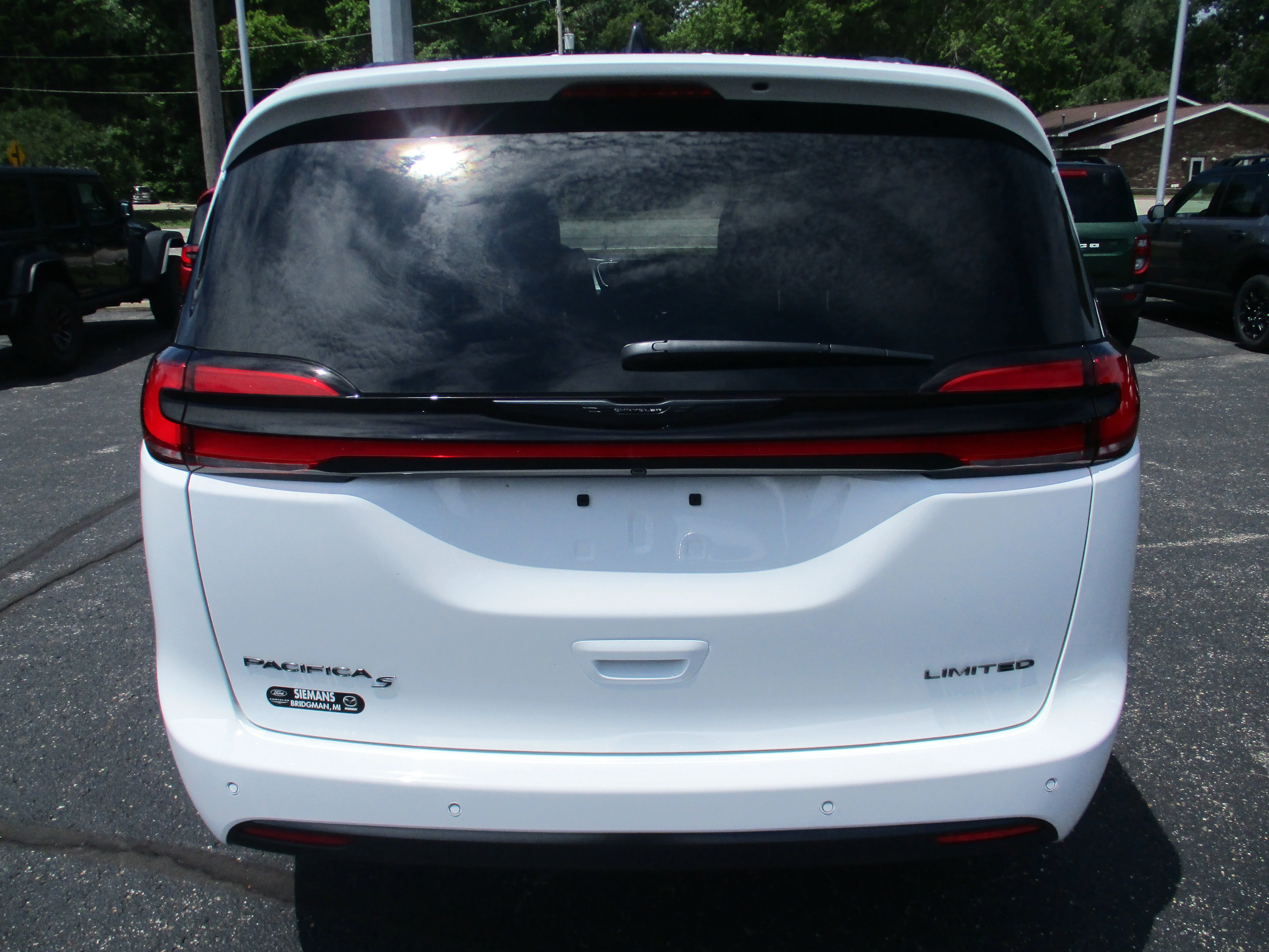 2025 Chrysler Pacifica Limited - Photo 7