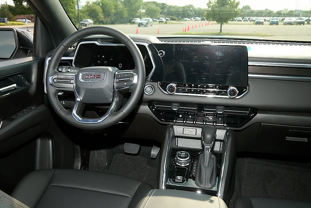 New 2026 Summit White GMC Elevation image 40
