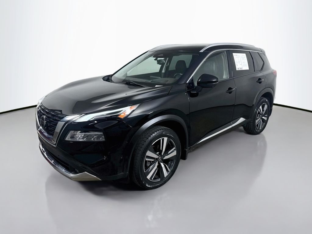 Used 2021 Super Black Nissan Platinum image 3