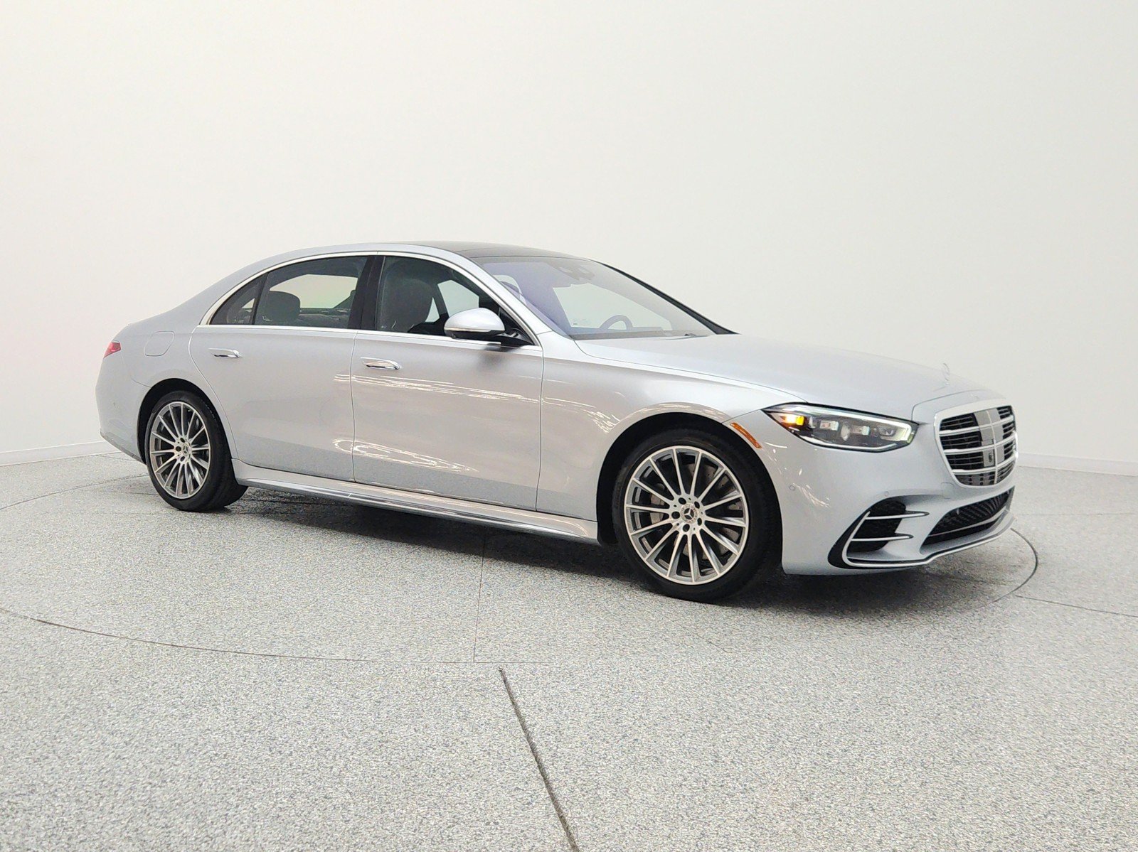 Certified Used 2022 Cirrus Silver Mercedes-Benz S 580 4MATIC® Sedan image 3
