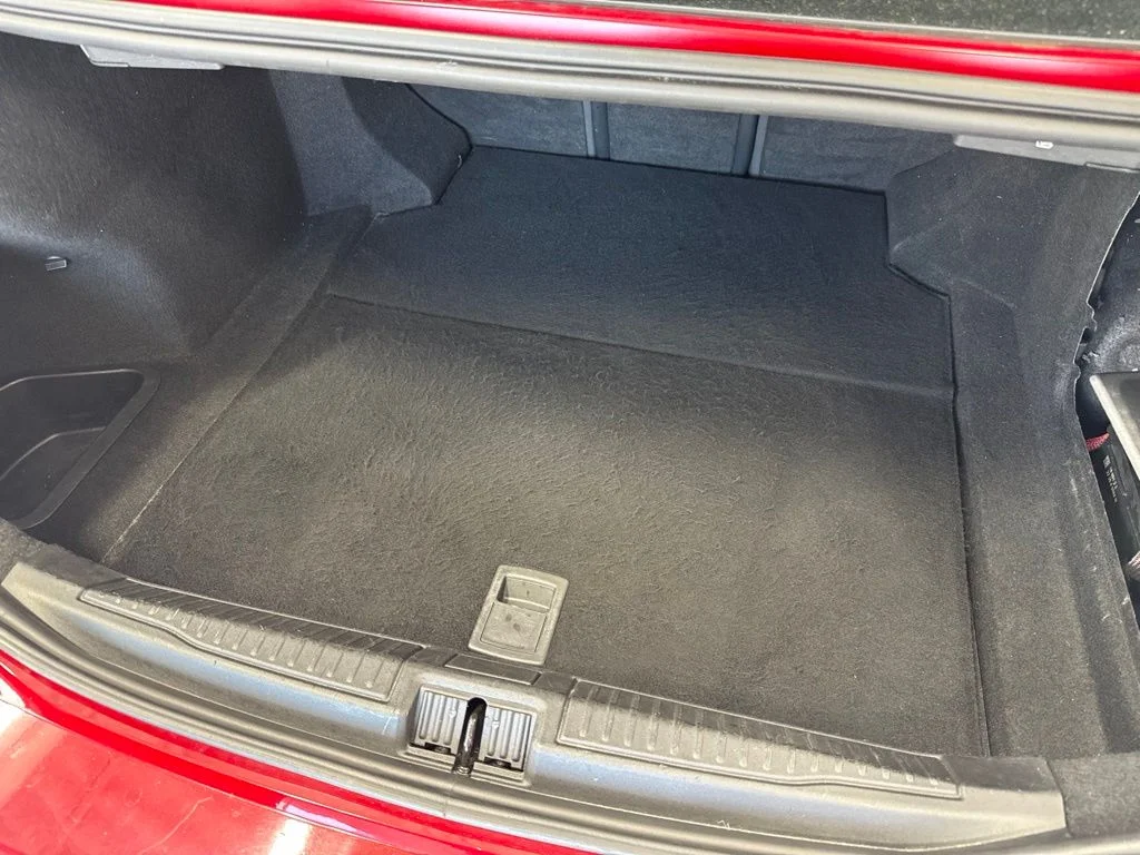 Used 2017 Red Alfa Romeo Base image 9