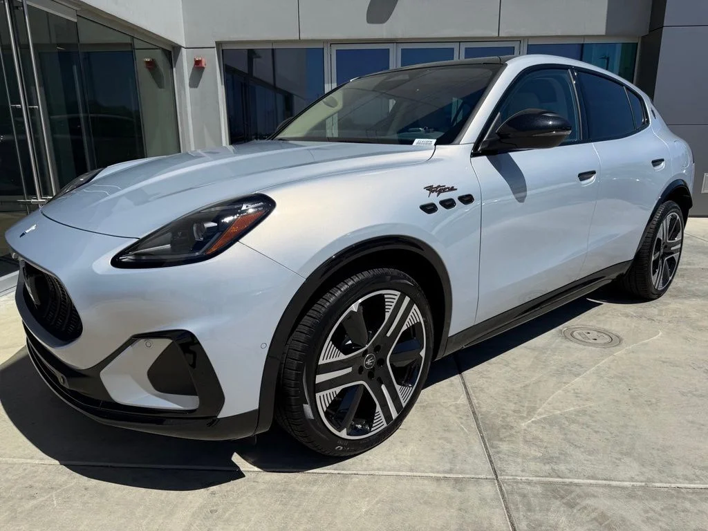 Certified Used 2025 Bianco Astro Maserati Folgore image 4