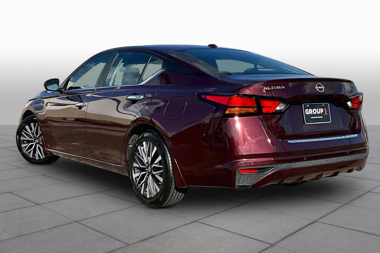 Used 2023 Garnet Pearl Metallic Nissan 2.5 SV image 12