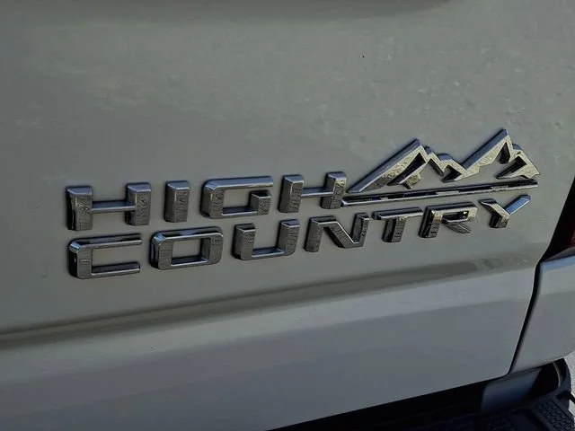 Used 2023 Iridescent Pearl Tricoat Chevrolet High Country image 33