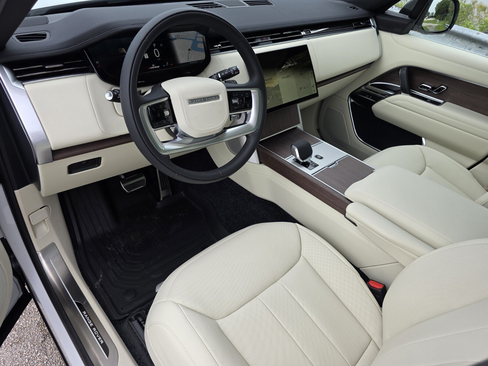 New 2026 Fuji White Land Rover P400 SE image 10